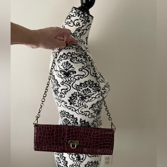 Love this alligator inspired deep rich burgundy bag -Nine West w/shoulder chain! - Picture 9 of 9